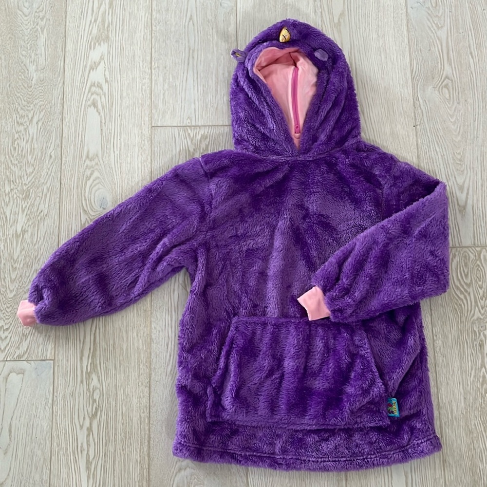 Juggle Pets hooded pullover.